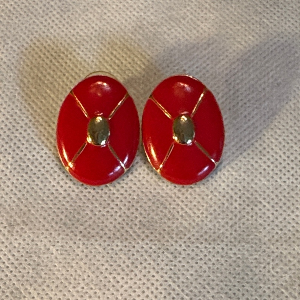 Vintage Gold tone and enamel oval criss cross classic Stud Earrings